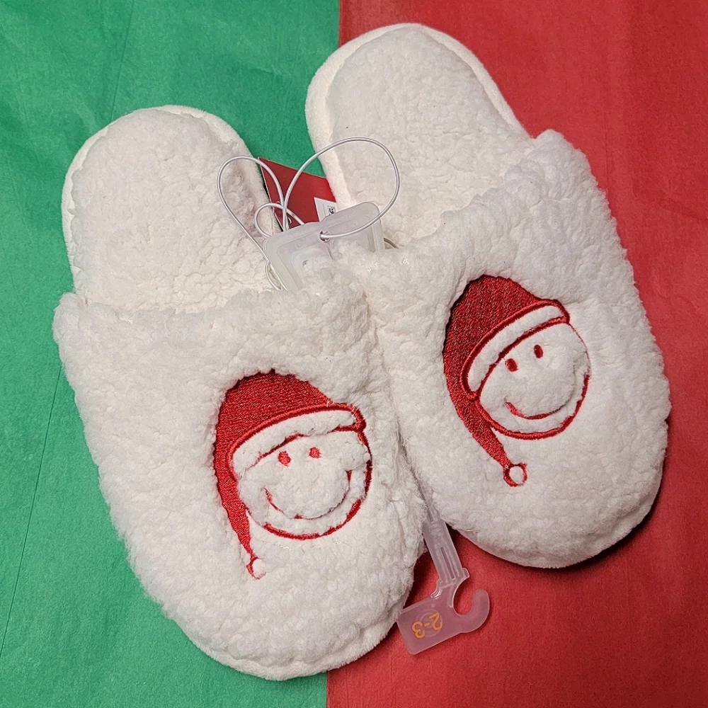 Wondershop Kid’s Off White Santa Smiley Slippers NWT Children’s Size 2-3 Plush